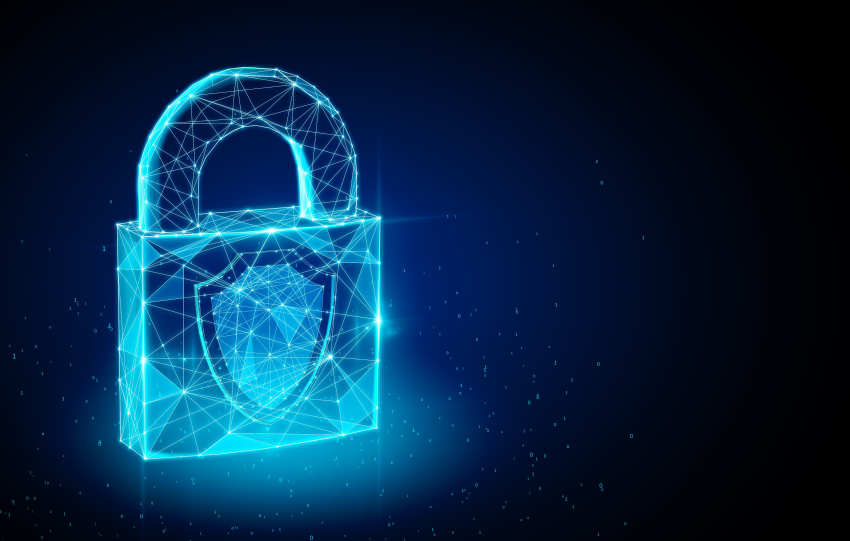 Kako deluje tehnična varnost spletnih casinojev (SSL, RNG certifikati, auditing) Varnost spletnih casinojev ni odvisna samo od licence, nadzora ali transparentnih pogojev poslovanja. Enako pomemben del predstavljajo tehnični mehanizmi, ki zagotavljajo, da je platforma zaščitena pred vdori, manipulacijami in nepravilnostmi, ter da igre delujejo pošteno in neodvisno od vpliva casinoja ali igralcev. Tehnična varnost spletnega casinoja je sestavljena iz več plasti: šifriranja podatkov, varne obdelave transakcij, naključnosti iger (RNG), rednih neodvisnih pregledov in skladnosti s tehnološkimi standardi. Ta članek pojasni, kako posamezni mehanizmi delujejo in kako igralec prepozna, ali casino izpolnjuje varnostne standarde. 1. SSL šifriranje: osnovna zaščita podatkov SSL (Secure Socket Layer) ali njegove novejše različice TLS so temeljna zaščita vsake resne spletne strani, še posebej pa igralniških platform. SSL zagotavlja: da so podatki med igralcem in strežnikom šifrirani, da tretje osebe ne morejo prestrezati gesel, dokumentov ali transakcij, da je strežnik preverjen in avtentičen. Varnemu casinoju se URL začne s https://, brskalnik pa prikazuje veljaven varnostni certifikat. Brez SSL zaščite ne bi smela potekati niti registracija, kaj šele finančne transakcije. 2. Varna obdelava plačilnih metod Spletni casinoji morajo biti skladni s standardom PCI-DSS, ki določa: kako se hranijo podatki plačilnih kartic, kako se obdelujejo transakcije, katere varnostne postopke mora izvajati ponudnik, kako se preprečujejo zlorabe in kraje podatkov. Plačilni sistemi reguliranih casinojev nikoli ne shranjujejo celotnih kartičnih podatkov na načine, ki bi omogočali njihovo razkritje. Visoka skladnost s PCI-DSS je eden najpomembnejših pokazateljev varnosti plačil. 3. RNG certifikati: kako je zagotovljena naključnost iger RNG (Random Number Generator) je sistem, ki določa rezultate posameznih iger: slotov, rulete, blackjacka, live iger, virtualnih iger. Licencirani casinoji uporabljajo RNG, ki je: matematično preverjen, tehnično certificiran, podvržen rednim testiranjem, neodvisen od casinoja. RNG mora zagotoviti, da je vsak izid igre popolnoma naključen in ni odvisen od: zgodovine prejšnjih iger, igralčevih vzorcev, dobitkov ali izgub, želje casinoja po dobičku. To je ključni pogoj za pošteno igranje. 4. Kdo izvaja certifikacijo in testiranje RNG? Neodvisni laboratoriji, kot so: eCOGRA, iTech Labs, GLI (Gaming Laboratories International). Ti laboratoriji preverjajo: verjetnostne modele, matematično pravilnost, stabilnost RNG algoritemov, dejansko porazdelitev rezultatov skozi čas, skladnost s standardi regulatorjev. Certifikati teh institucij so močan znak, da igre delujejo pošteno in preverljivo. 5. Auditing in nadzori delovanja Poleg RNG testiranja morajo licencirani casinoji opravljati še dodatne neodvisne revizije: varnosti strežnikov, transakcijskih podatkov, igralniških sej, izplačil in statistike RTP. Revizije potekajo redno, ponavadi četrtletno ali letno, odvisno od zahtev regulatorja. Regulatorji lahko dostopajo do: dnevnikov delovanja, statističnih podatkov o igrah, zapisov izplačil, poročil nadzornih sistemov. Nadzor mora biti dovolj poglobljen, da odkrije morebitne nepravilnosti ali manipulacije. 6. Varnost strežnikov in infrastrukture Tehnična infrastruktura casinoja vključuje: strežnike, podatkovne baze, backup sisteme, požarne zidove (firewall), sisteme za detekcijo vdorov (IDS/IPS). Regulirani casinoji morajo: preprečevati nepooblaščen dostop, šifrirati podatke v mirovanju, redno posodabljati varnostne protokole, imeti redundančne strežnike, zagotavljati delovanje tudi ob napakah ali okvarah. Neustrezna infrastruktura lahko ogrozi podatke igralcev ali povzroči manipulacijo z rezultati. 7. Varnost Live Casino iger Pri live igrah sistem temelji na fizičnih elementih (npr. kolesu rulete, kartah) in zato ne uporablja RNG. Varnost zagotavljajo: stalno snemanje seje, nadzor delanja kart, oprema, ki je podvržena revizijam, varnostne kamere, nadzor igralniške industrije. Regulatorji lahko zahtevajo pregled video arhivov in tehničnih specifikacij strojne opreme. 8. Preprečevanje manipulacij in prevar Tehnična varnost vključuje tudi: zaščito pred goljufijami z bot programi, odkrivanje sumljivih vzorcev igranja, preverjanje nenavadnih prijav (npr. iz tujih lokacij), nadzor uporabe VPN, kadar ni dovoljen, zaščito pred DDoS napadi. Casinoji uporabljajo avtomatizirane sisteme, ki zaznajo: nenavadne zmage, prehitre stave, sumljivo visoke dobitke v kratkem času, nenavadno doslednost uspehov. Ti sistemi varujejo tako casino kot igralce. 9. Kako igralec preveri, ali casino izpolnjuje tehnične varnostne standarde? Pri preverjanju varnosti igralec lahko: pogleda licenco in certifikate v nogi strani, preveri, ali so RNG certifikati javno dostopni, prebere pogoje poslovanja, preveri SSL certifikat, pregleda ugled in zgodovino casinoja, oceni profesionalnost platforme. Najbolj zanesljiv znak dobre tehnične varnosti je kombinacija licence, certifikatov in pozitivne zgodovine brez pritožb. 10. Povzetek Tehnična varnost je ena najpomembnejših komponent vsakega spletnega casinoja. Vključuje šifriranje podatkov, varne transakcije, certificirane RNG sisteme, redne neodvisne revizije in robustno infrastrukturo. Igralcu omogoča pošteno, pregledno in varno igralno okolje, v katerem so podatki in sredstva zaščiteni. Casino, ki izpolnjuje stroge varnostne standarde, deluje z visoko stopnjo zaupanja, medtem ko pomanjkljiva tehnološka varnost pogosto nakazuje na večje sistemske težave ali slabo regulacijo.