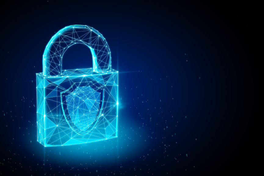 Kako deluje tehnična varnost spletnih casinojev (SSL, RNG certifikati, auditing) Varnost spletnih casinojev ni odvisna samo od licence, nadzora ali transparentnih pogojev poslovanja. Enako pomemben del predstavljajo tehnični mehanizmi, ki zagotavljajo, da je platforma zaščitena pred vdori, manipulacijami in nepravilnostmi, ter da igre delujejo pošteno in neodvisno od vpliva casinoja ali igralcev. Tehnična varnost spletnega casinoja je sestavljena iz več plasti: šifriranja podatkov, varne obdelave transakcij, naključnosti iger (RNG), rednih neodvisnih pregledov in skladnosti s tehnološkimi standardi. Ta članek pojasni, kako posamezni mehanizmi delujejo in kako igralec prepozna, ali casino izpolnjuje varnostne standarde. 1. SSL šifriranje: osnovna zaščita podatkov SSL (Secure Socket Layer) ali njegove novejše različice TLS so temeljna zaščita vsake resne spletne strani, še posebej pa igralniških platform. SSL zagotavlja: da so podatki med igralcem in strežnikom šifrirani, da tretje osebe ne morejo prestrezati gesel, dokumentov ali transakcij, da je strežnik preverjen in avtentičen. Varnemu casinoju se URL začne s https://, brskalnik pa prikazuje veljaven varnostni certifikat. Brez SSL zaščite ne bi smela potekati niti registracija, kaj šele finančne transakcije. 2. Varna obdelava plačilnih metod Spletni casinoji morajo biti skladni s standardom PCI-DSS, ki določa: kako se hranijo podatki plačilnih kartic, kako se obdelujejo transakcije, katere varnostne postopke mora izvajati ponudnik, kako se preprečujejo zlorabe in kraje podatkov. Plačilni sistemi reguliranih casinojev nikoli ne shranjujejo celotnih kartičnih podatkov na načine, ki bi omogočali njihovo razkritje. Visoka skladnost s PCI-DSS je eden najpomembnejših pokazateljev varnosti plačil. 3. RNG certifikati: kako je zagotovljena naključnost iger RNG (Random Number Generator) je sistem, ki določa rezultate posameznih iger: slotov, rulete, blackjacka, live iger, virtualnih iger. Licencirani casinoji uporabljajo RNG, ki je: matematično preverjen, tehnično certificiran, podvržen rednim testiranjem, neodvisen od casinoja. RNG mora zagotoviti, da je vsak izid igre popolnoma naključen in ni odvisen od: zgodovine prejšnjih iger, igralčevih vzorcev, dobitkov ali izgub, želje casinoja po dobičku. To je ključni pogoj za pošteno igranje. 4. Kdo izvaja certifikacijo in testiranje RNG? Neodvisni laboratoriji, kot so: eCOGRA, iTech Labs, GLI (Gaming Laboratories International). Ti laboratoriji preverjajo: verjetnostne modele, matematično pravilnost, stabilnost RNG algoritemov, dejansko porazdelitev rezultatov skozi čas, skladnost s standardi regulatorjev. Certifikati teh institucij so močan znak, da igre delujejo pošteno in preverljivo. 5. Auditing in nadzori delovanja Poleg RNG testiranja morajo licencirani casinoji opravljati še dodatne neodvisne revizije: varnosti strežnikov, transakcijskih podatkov, igralniških sej, izplačil in statistike RTP. Revizije potekajo redno, ponavadi četrtletno ali letno, odvisno od zahtev regulatorja. Regulatorji lahko dostopajo do: dnevnikov delovanja, statističnih podatkov o igrah, zapisov izplačil, poročil nadzornih sistemov. Nadzor mora biti dovolj poglobljen, da odkrije morebitne nepravilnosti ali manipulacije. 6. Varnost strežnikov in infrastrukture Tehnična infrastruktura casinoja vključuje: strežnike, podatkovne baze, backup sisteme, požarne zidove (firewall), sisteme za detekcijo vdorov (IDS/IPS). Regulirani casinoji morajo: preprečevati nepooblaščen dostop, šifrirati podatke v mirovanju, redno posodabljati varnostne protokole, imeti redundančne strežnike, zagotavljati delovanje tudi ob napakah ali okvarah. Neustrezna infrastruktura lahko ogrozi podatke igralcev ali povzroči manipulacijo z rezultati. 7. Varnost Live Casino iger Pri live igrah sistem temelji na fizičnih elementih (npr. kolesu rulete, kartah) in zato ne uporablja RNG. Varnost zagotavljajo: stalno snemanje seje, nadzor delanja kart, oprema, ki je podvržena revizijam, varnostne kamere, nadzor igralniške industrije. Regulatorji lahko zahtevajo pregled video arhivov in tehničnih specifikacij strojne opreme. 8. Preprečevanje manipulacij in prevar Tehnična varnost vključuje tudi: zaščito pred goljufijami z bot programi, odkrivanje sumljivih vzorcev igranja, preverjanje nenavadnih prijav (npr. iz tujih lokacij), nadzor uporabe VPN, kadar ni dovoljen, zaščito pred DDoS napadi. Casinoji uporabljajo avtomatizirane sisteme, ki zaznajo: nenavadne zmage, prehitre stave, sumljivo visoke dobitke v kratkem času, nenavadno doslednost uspehov. Ti sistemi varujejo tako casino kot igralce. 9. Kako igralec preveri, ali casino izpolnjuje tehnične varnostne standarde? Pri preverjanju varnosti igralec lahko: pogleda licenco in certifikate v nogi strani, preveri, ali so RNG certifikati javno dostopni, prebere pogoje poslovanja, preveri SSL certifikat, pregleda ugled in zgodovino casinoja, oceni profesionalnost platforme. Najbolj zanesljiv znak dobre tehnične varnosti je kombinacija licence, certifikatov in pozitivne zgodovine brez pritožb. 10. Povzetek Tehnična varnost je ena najpomembnejših komponent vsakega spletnega casinoja. Vključuje šifriranje podatkov, varne transakcije, certificirane RNG sisteme, redne neodvisne revizije in robustno infrastrukturo. Igralcu omogoča pošteno, pregledno in varno igralno okolje, v katerem so podatki in sredstva zaščiteni. Casino, ki izpolnjuje stroge varnostne standarde, deluje z visoko stopnjo zaupanja, medtem ko pomanjkljiva tehnološka varnost pogosto nakazuje na večje sistemske težave ali slabo regulacijo.